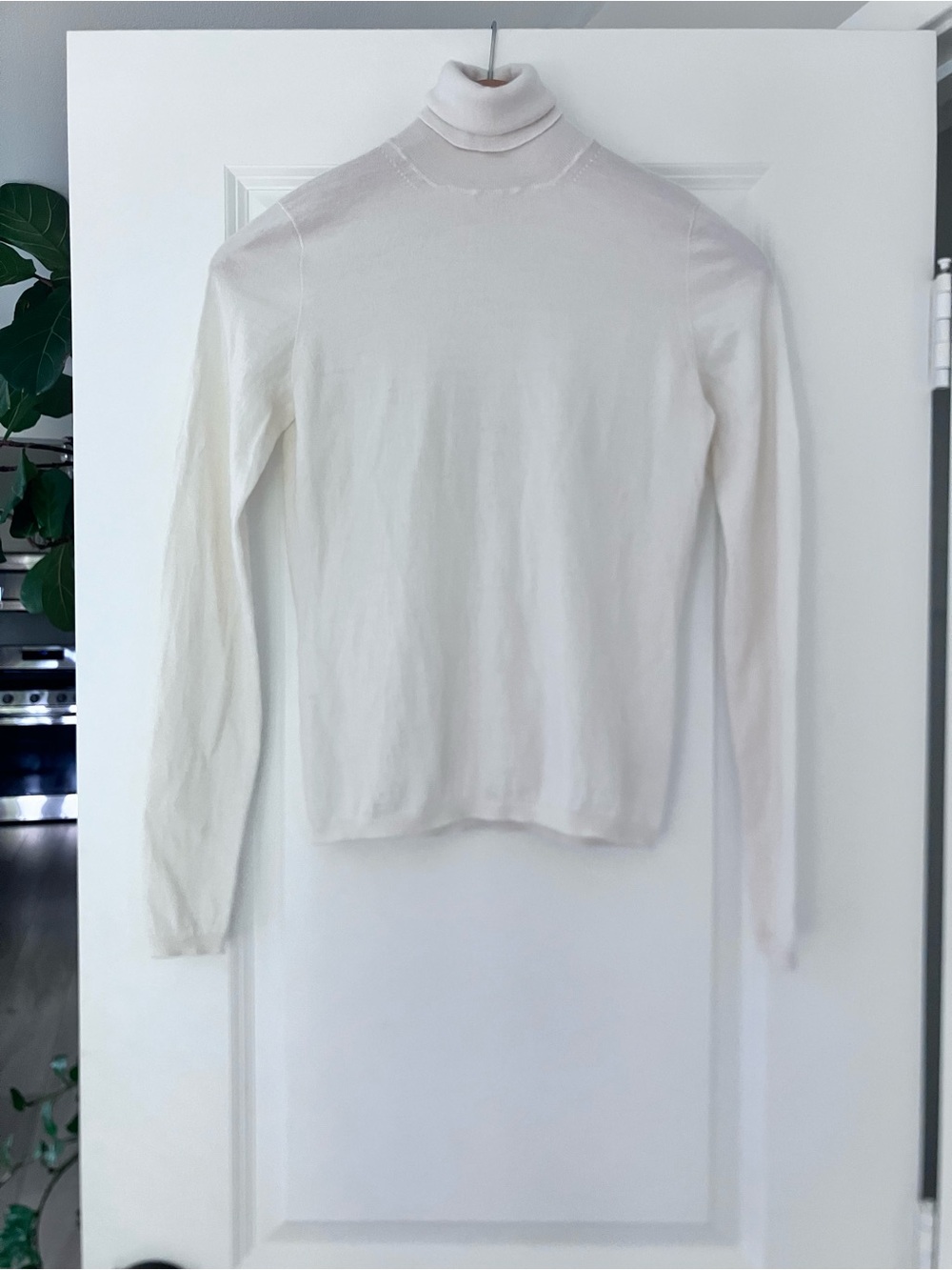 xs great condition 100%cashmere 
MAXMARA Veloce sweater in off white